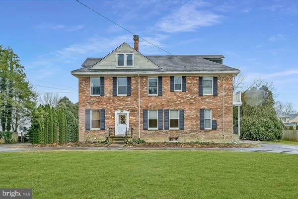 $1,699 | 2203 Edmondson Avenue, Unit 1, Catonsville, MD 21228