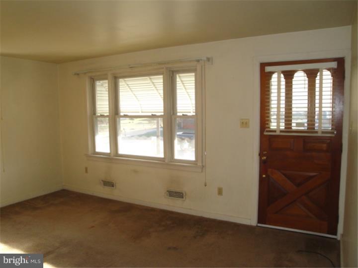 35 Montrose Boulevard Reading, PA 19607 - Photo 3 of 17