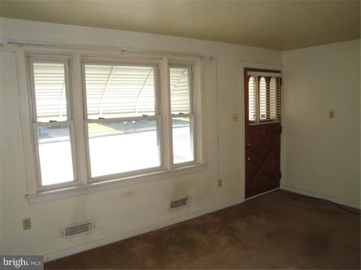 35 Montrose Boulevard Reading, PA 19607 - Photo 4 of 17