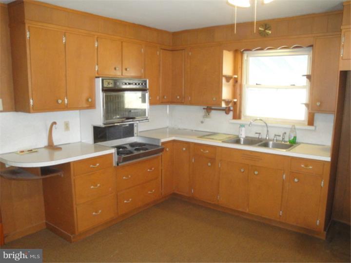 35 Montrose Boulevard Reading, PA 19607 - Photo 9 of 17