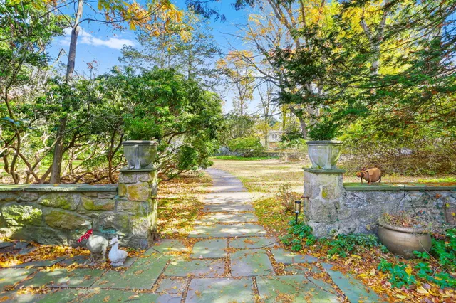 a view of a fountain in the backyard of a house