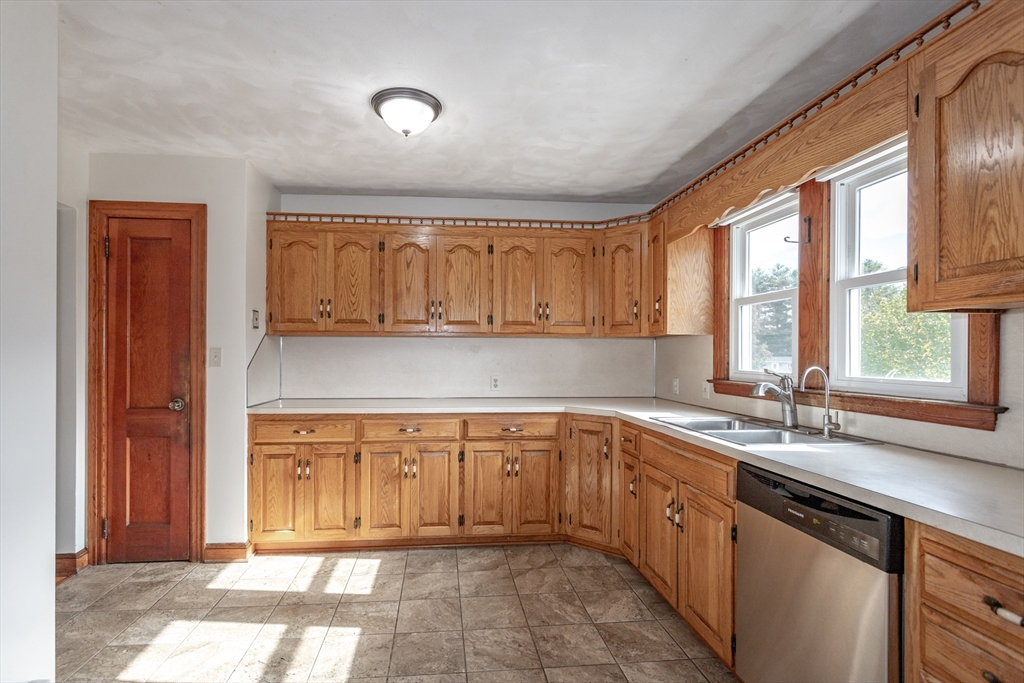 266 Hillside Road Westfield, MA 01085 - Photo 12 of 37 Gallery Image 12