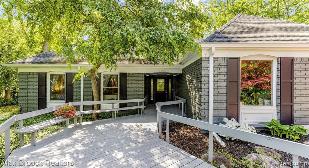 31084 Rivers Edge Court Beverly Hills, MI 48025 - Photo 1 of 33