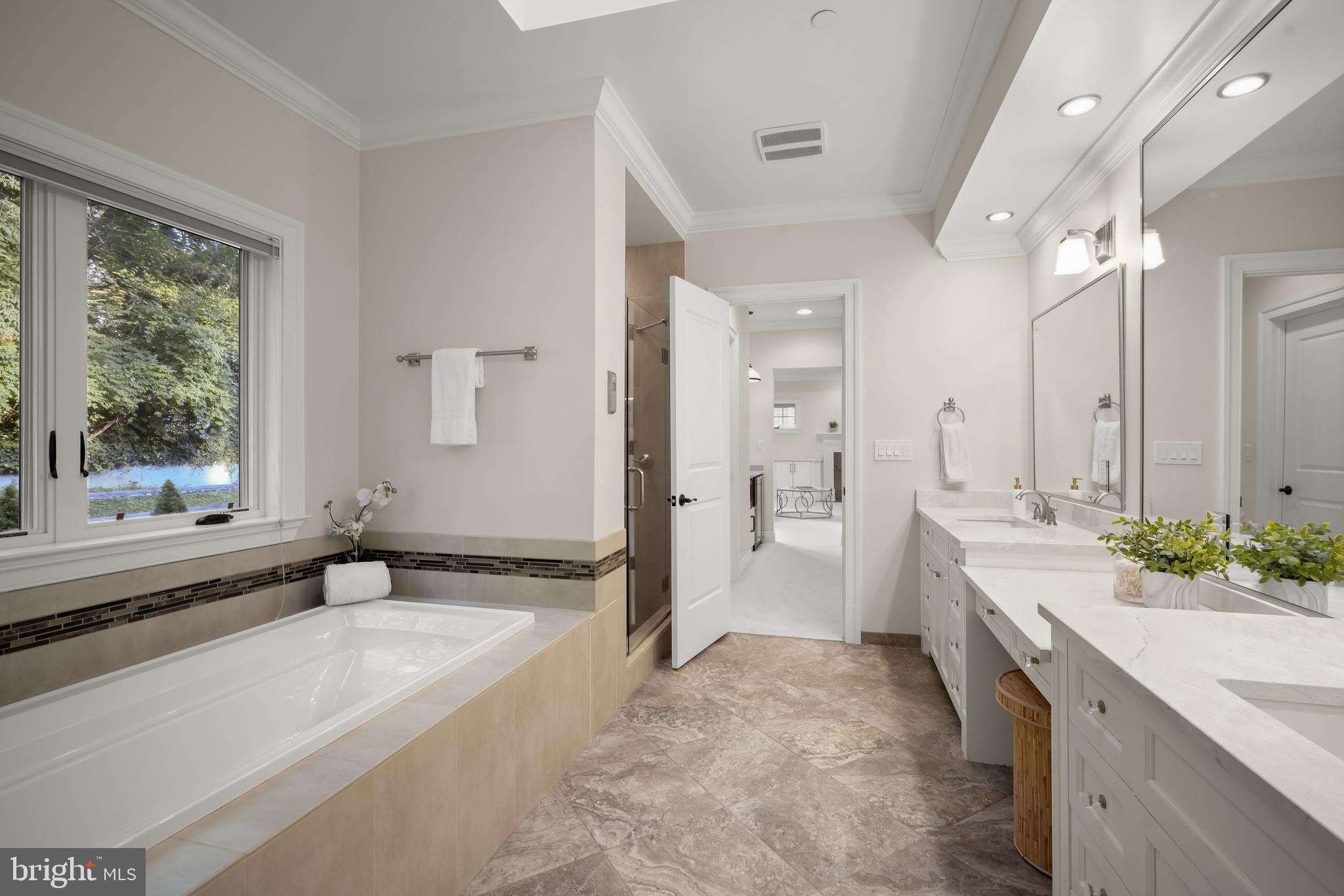 6314 Walhonding Road Bethesda, MD 20816 - Photo 21 of 46 Upper Level - Primary Ensuite