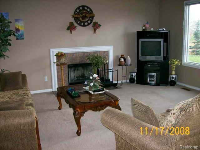749 Woodfield Way Rochester, MI 48307 - Photo 5 of 17 Family Room/Fireplace