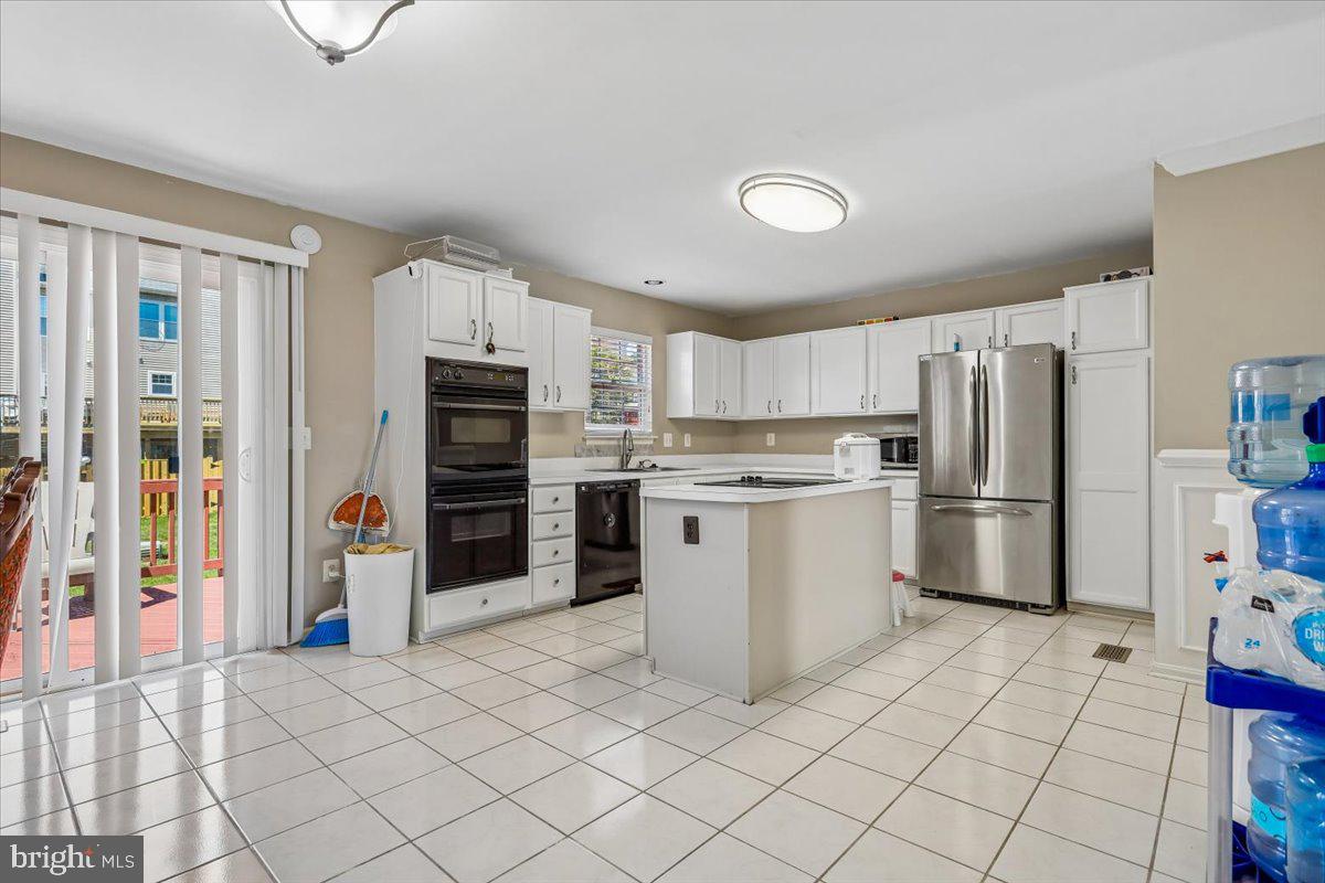 9077 Slate Stone Loop Bristow, VA 20136 - Photo 2 of 49