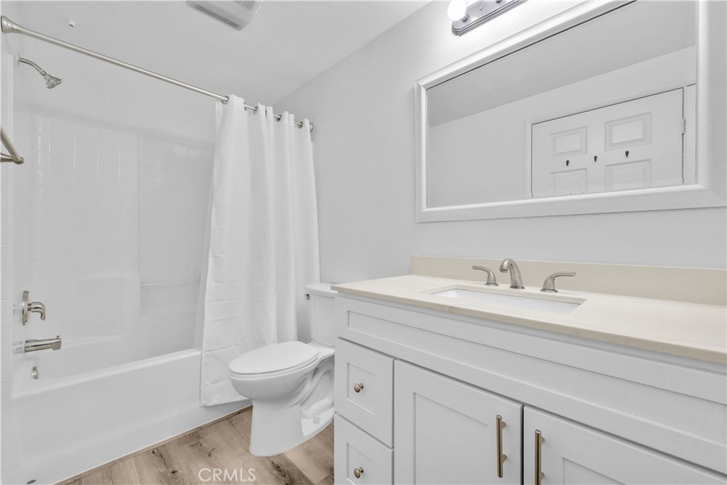 31231 Taylor Lane Temecula, CA 92592 - Photo 17 of 27 a bathroom with a sink a toilet and a bathtub