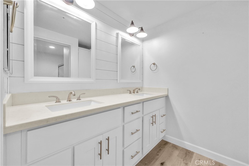 31231 Taylor Lane Temecula, CA 92592 - Photo 10 of 27 a bathroom with 2 sink and a mirror