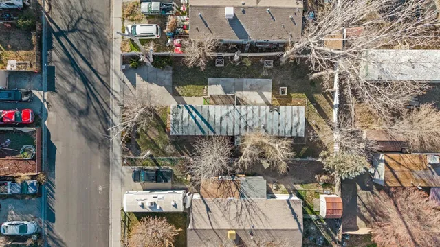 a view of entryway with a small yard