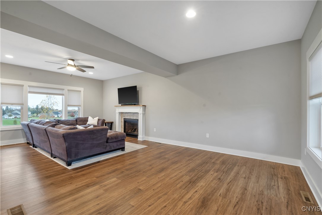 102 Firefly Way Camillus, NY 13031 - Photo 5 of 44