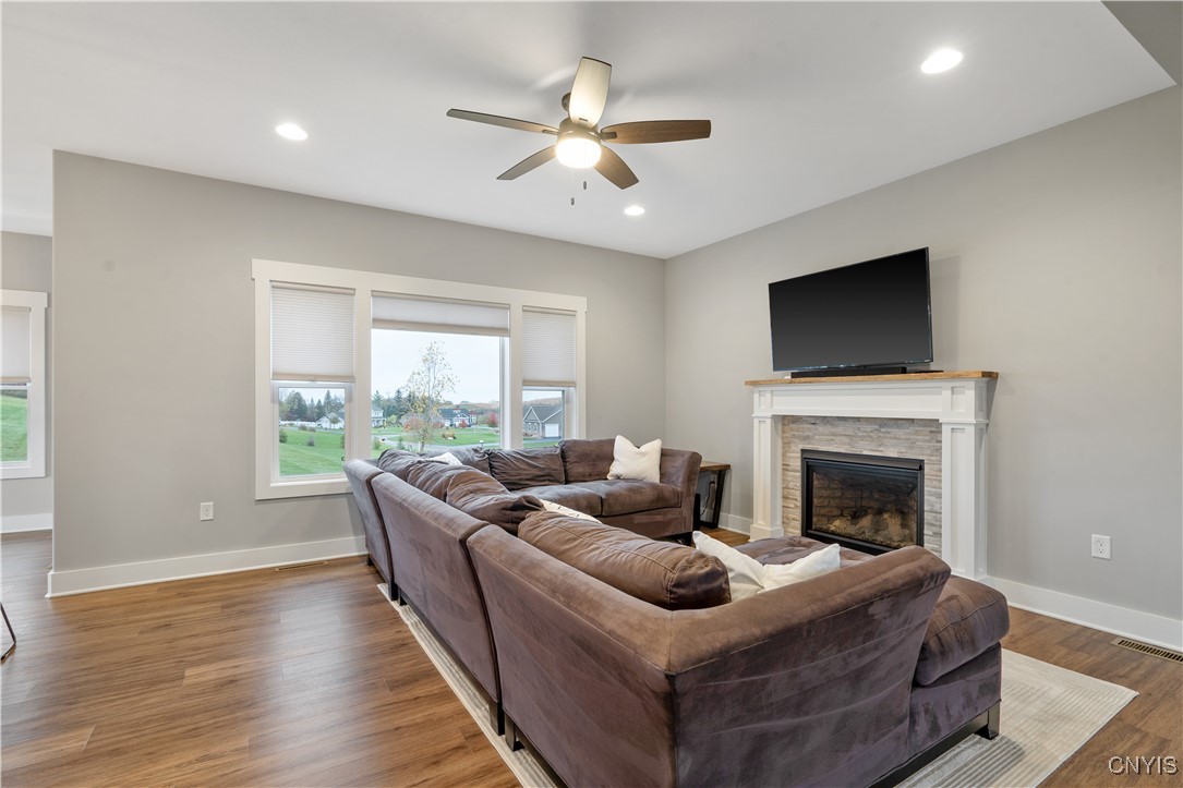 102 Firefly Way Camillus, NY 13031 - Photo 7 of 44