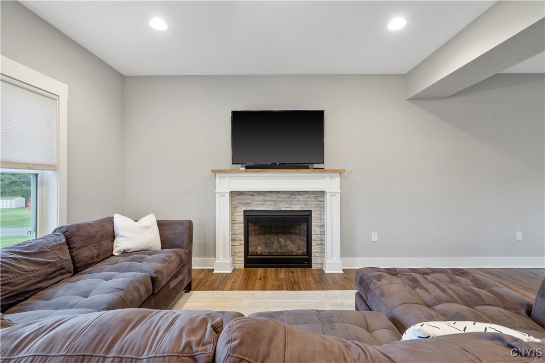 102 Firefly Way Camillus, NY 13031 - Photo 8 of 44