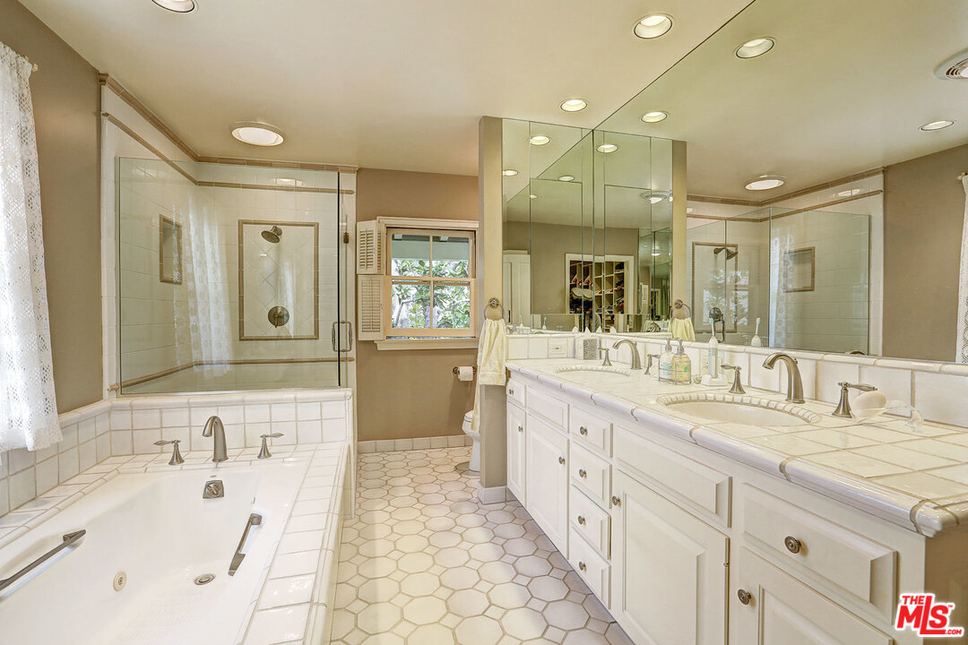 10450 Charing Cross Road Los Angeles, CA 90024 - Photo 23 of 33