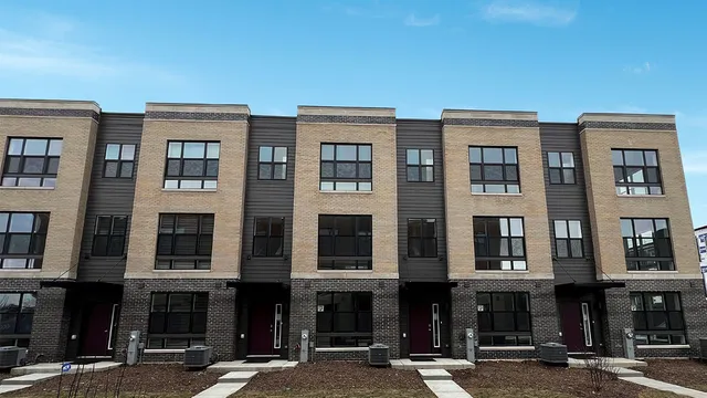 $484,990 | 361 Summit Circle, Lombard, IL 60148