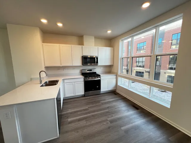 $484,990 | 361 Summit Circle, Lombard, IL 60148