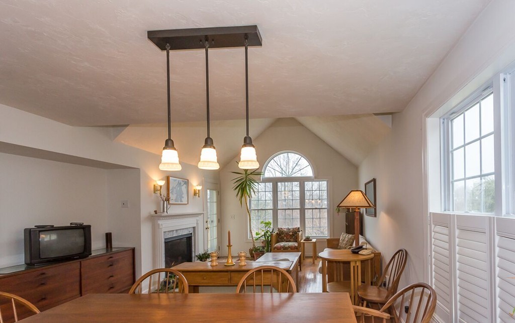 281 Rowley Bridge Road, Unit 5 Topsfield, MA 01983 - Photo 4 of 18 Gallery Image 4