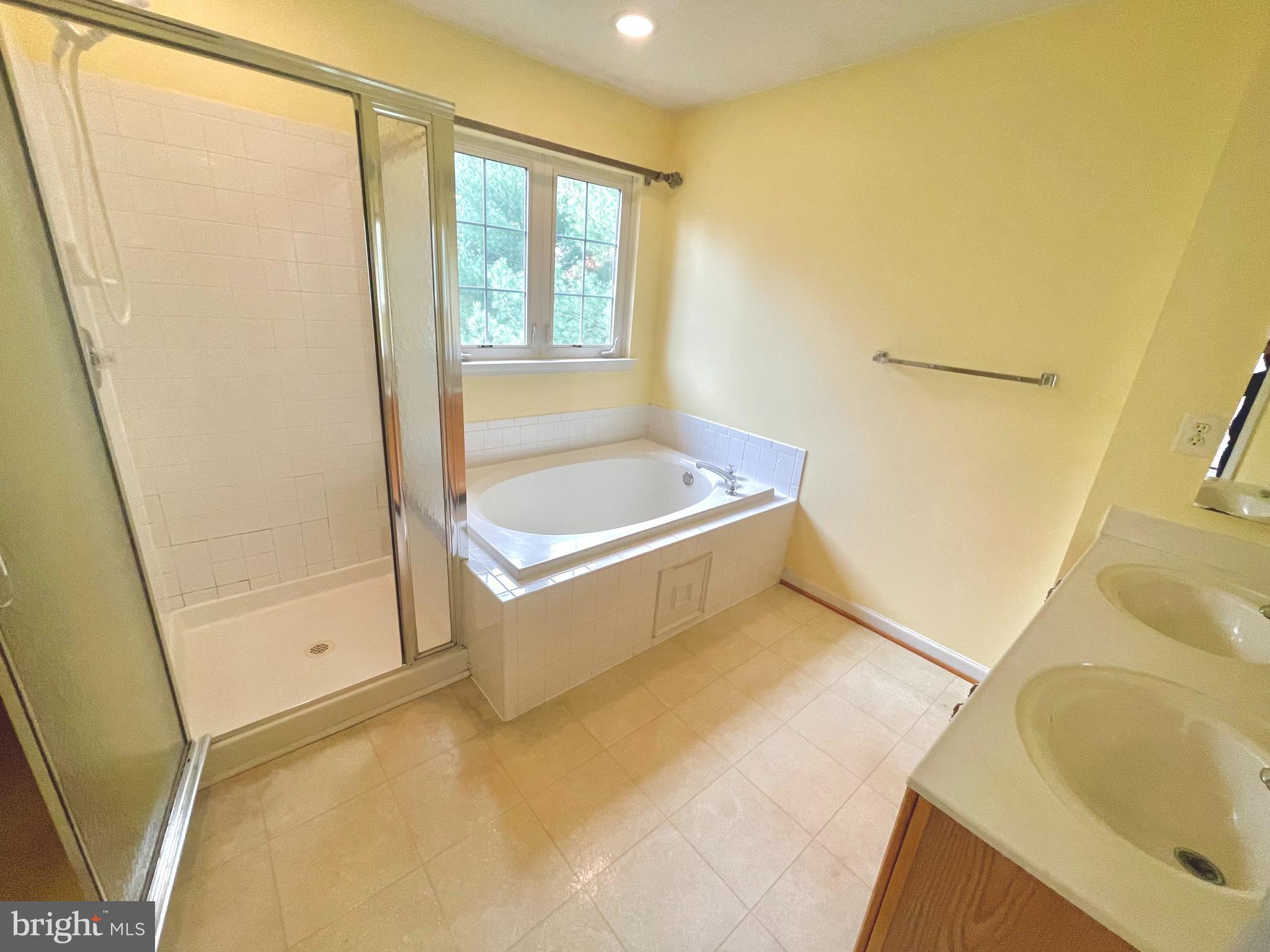 6101 Newport Terrace Frederick, MD 21701 - Photo 6 of 14 Master bathroom