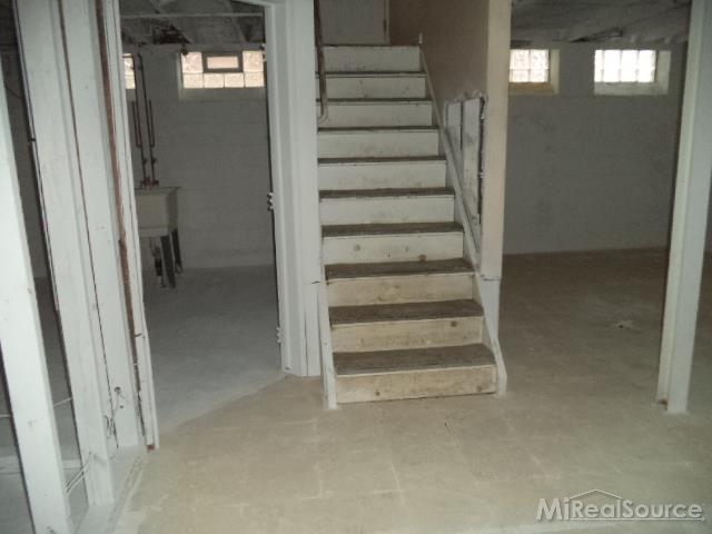 1792 Roslyn Road Grosse Pointe Woods, MI 48236 - Photo 17 of 18