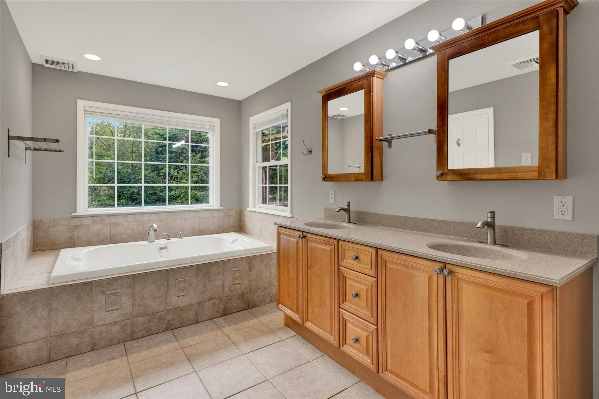 168 Mansion Road Newtown Square, PA 19073 - Photo 21 of 47 Primary Bathroom