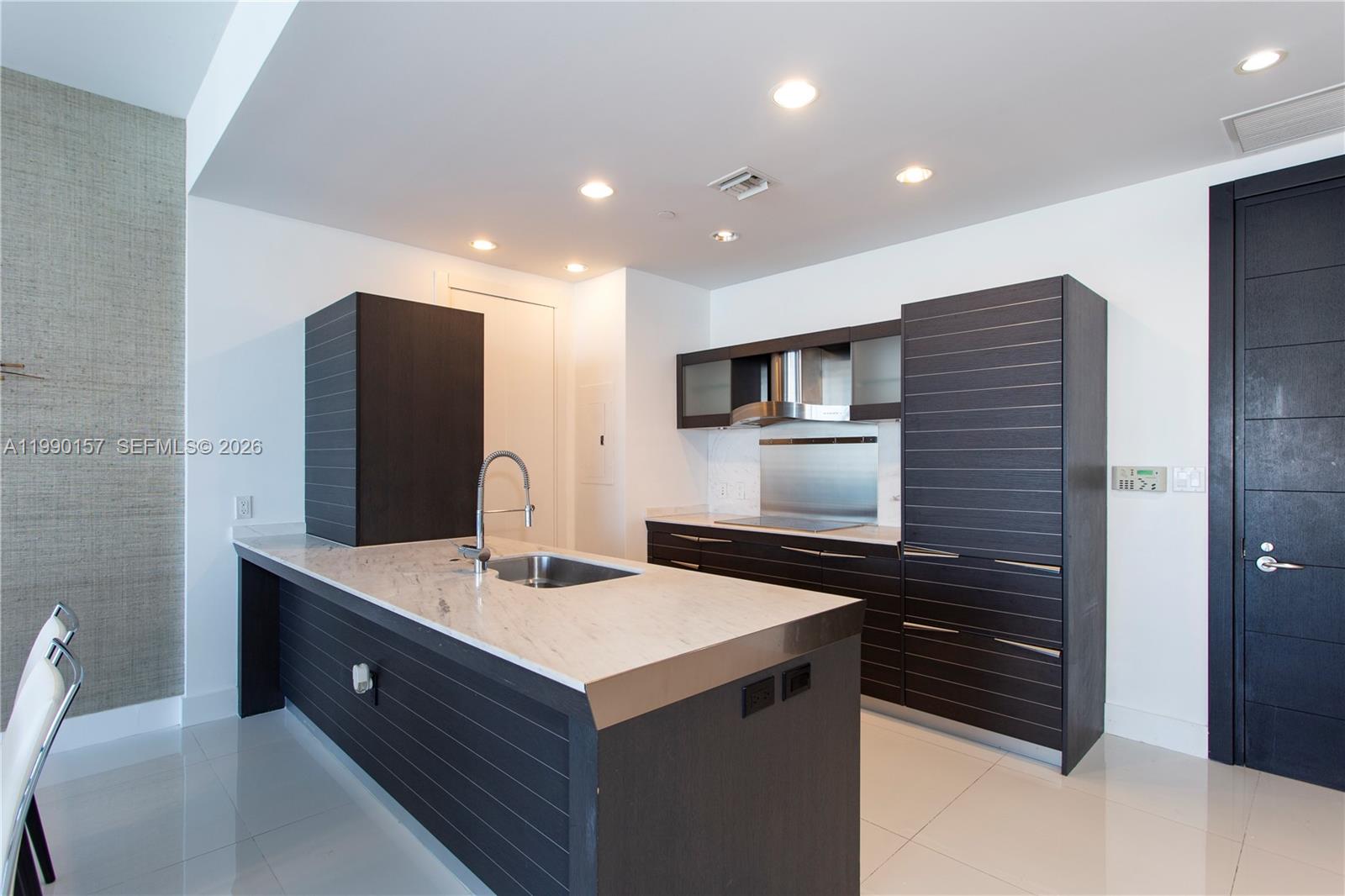 200 Biscayne Blvd Way, Unit 4512 Miami, FL 33131 - Photo 4 of 19