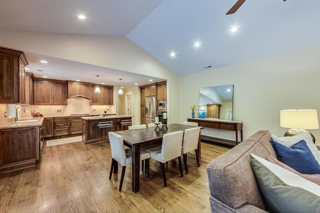 $790,000 | 520 Hunter Road, Glenview, IL 60025