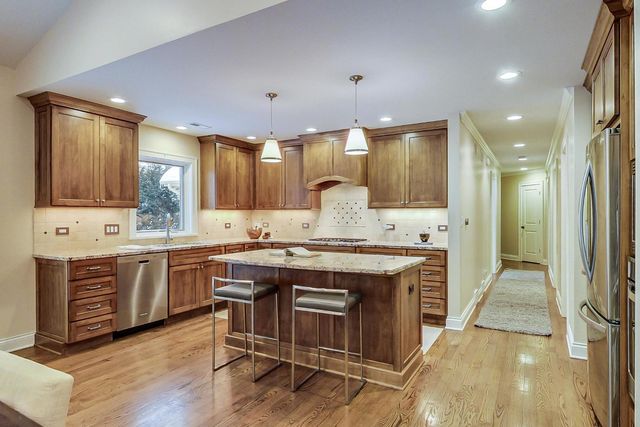$790,000 | 520 Hunter Road, Glenview, IL 60025