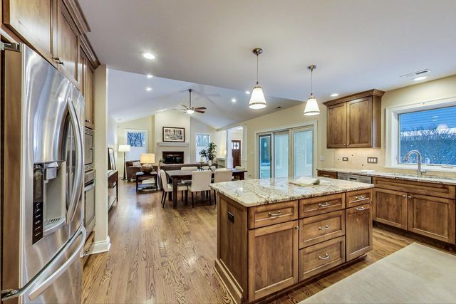 $790,000 | 520 Hunter Road, Glenview, IL 60025