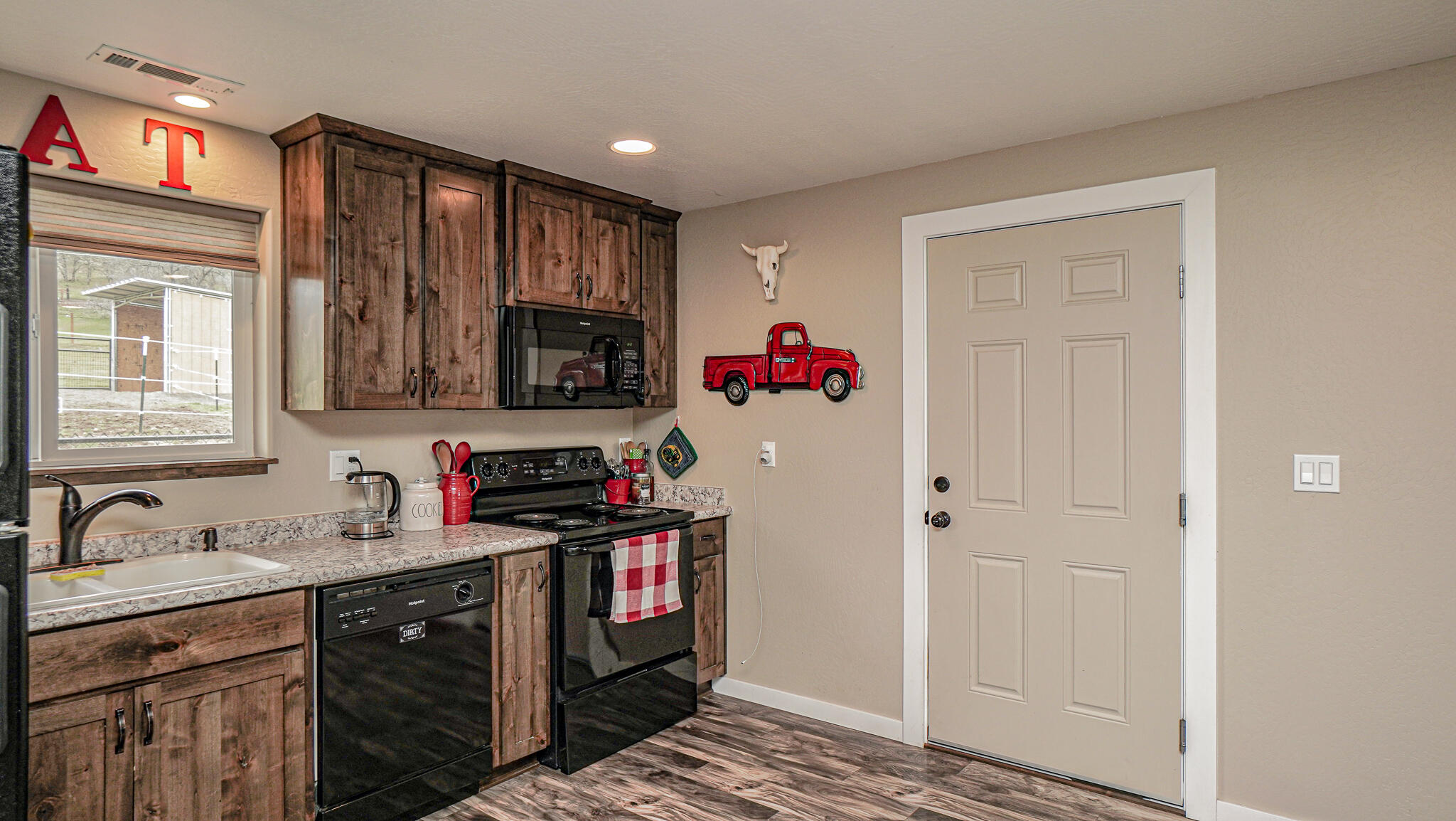 8067 Gold Ray Road Central Point, OR 97502 - Photo 19 of 28 DSC08299