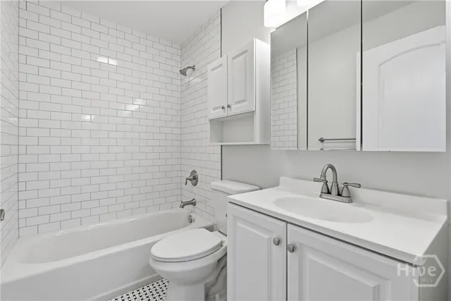 $284,900 | 55 South Parkwood Drive, Savannah, GA 31404