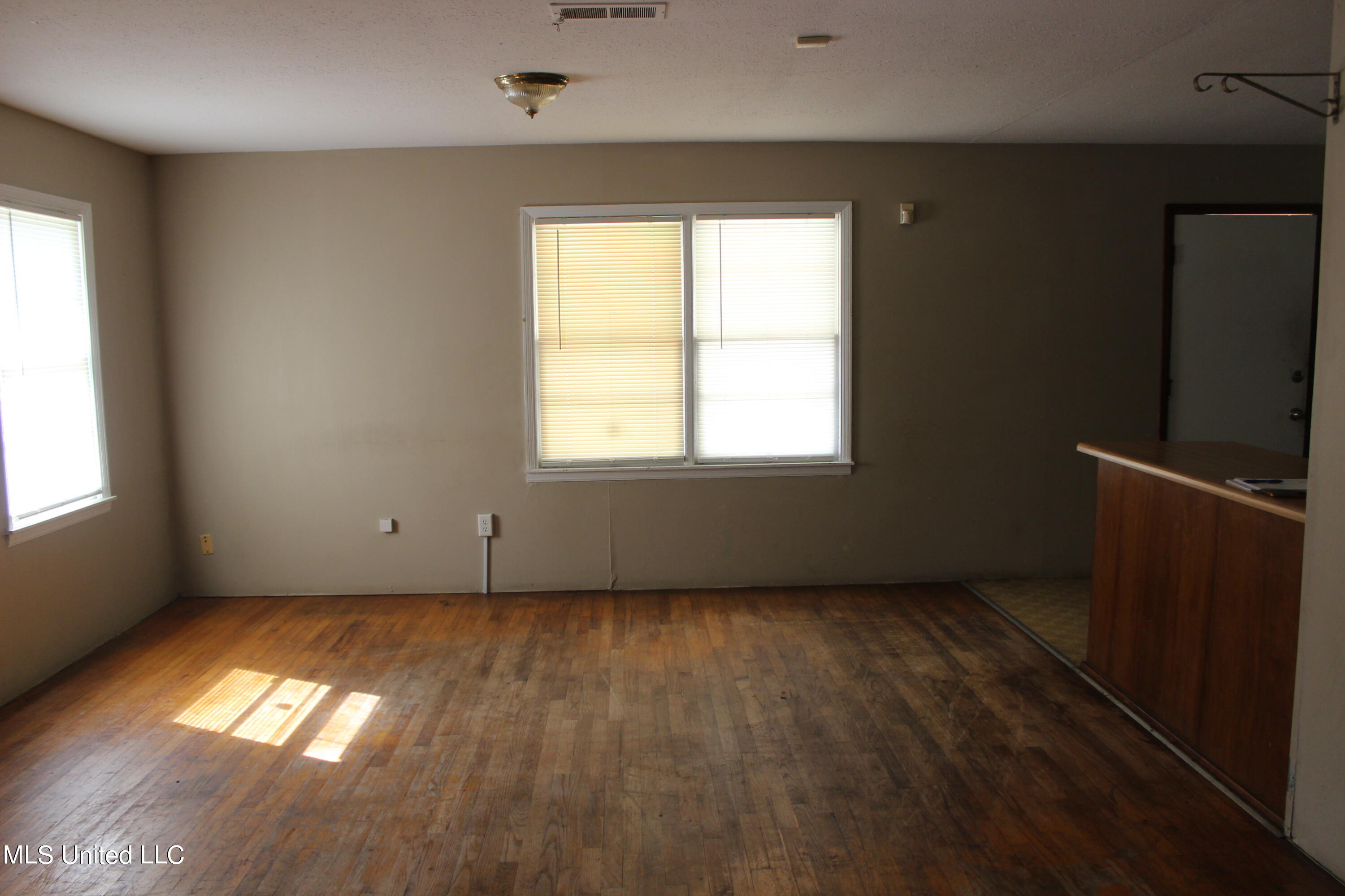 4707 2nd Street Moss Point, MS 39563 - Photo 3 of 15 IMG_9255 (2)