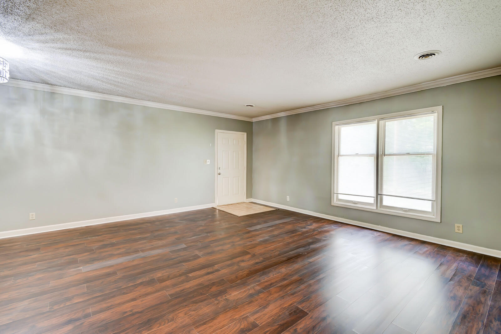 105 Arcadia Lane, Unit E Oak Ridge, TN 37830 - Photo 3 of 17 04_105_Arcadia_Ln4_mls
