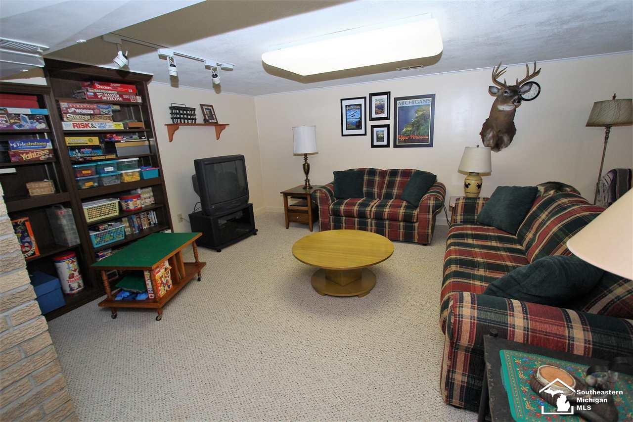 803 Ruff Drive Monroe, MI 48162 - Photo 37 of 47 31364696-38.JPG