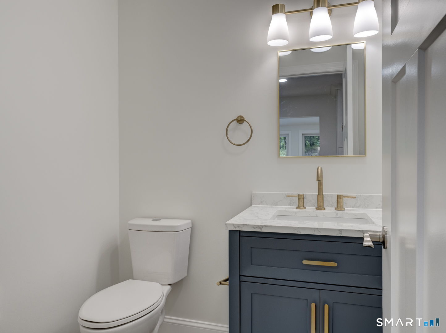 243 Brickyard Road Farmington, CT 06032 - Photo 13 of 34 Main level half bath