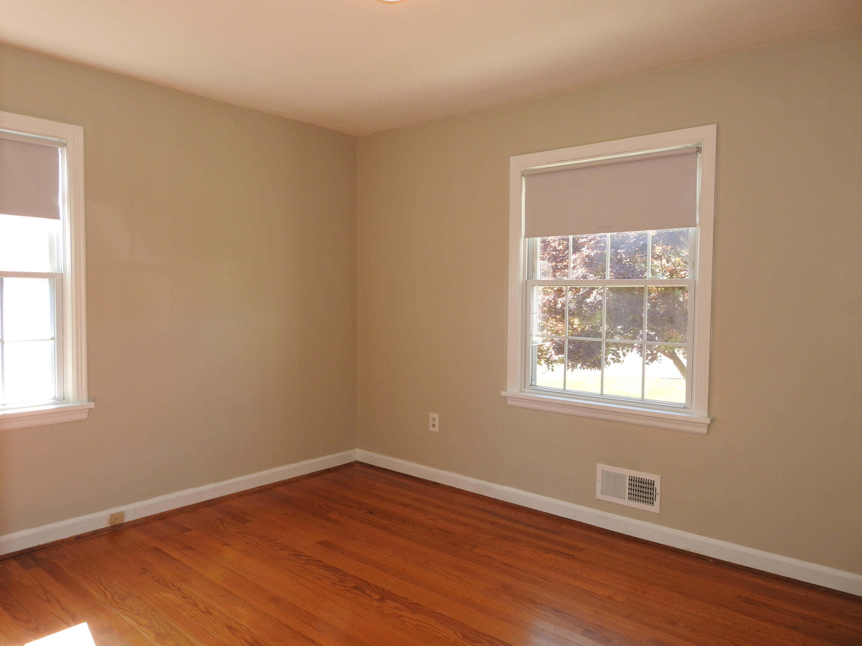 2746 Tillett Road Southwest Roanoke, VA 24015 - Photo 8 of 21 DSCN0064