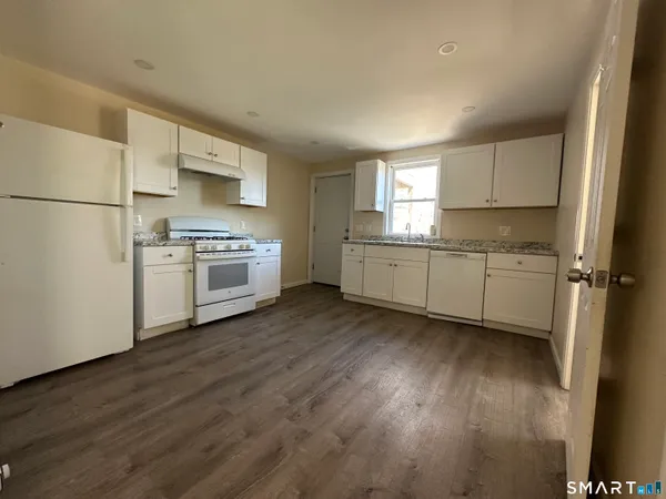 $2,300 | 567 Howe Avenue, Shelton, CT 06484