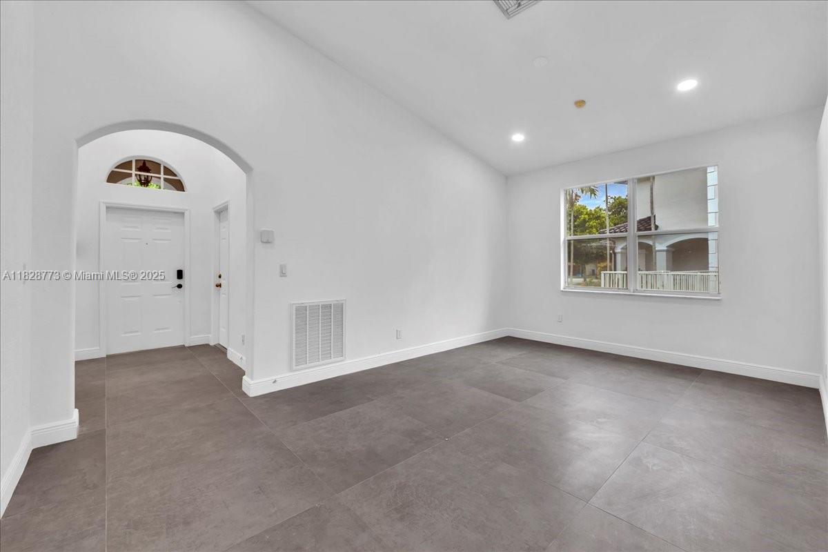 5046 Southwest 137th Terrace Miramar, FL 33027 - Photo 12 of 58