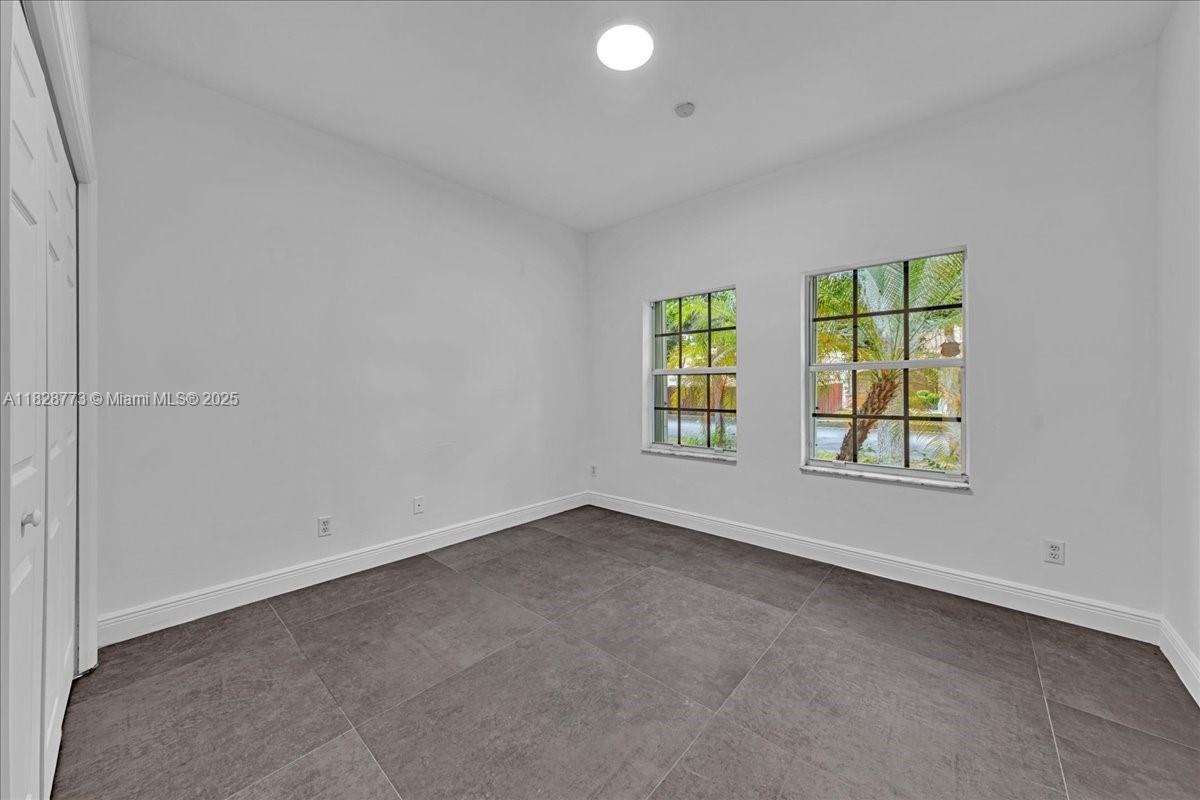 5046 Southwest 137th Terrace Miramar, FL 33027 - Photo 7 of 58