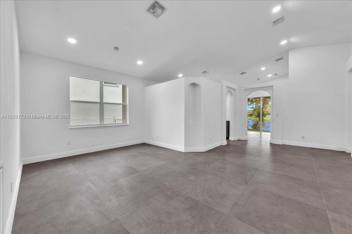 5046 Southwest 137th Terrace Miramar, FL 33027 - Photo 10 of 58