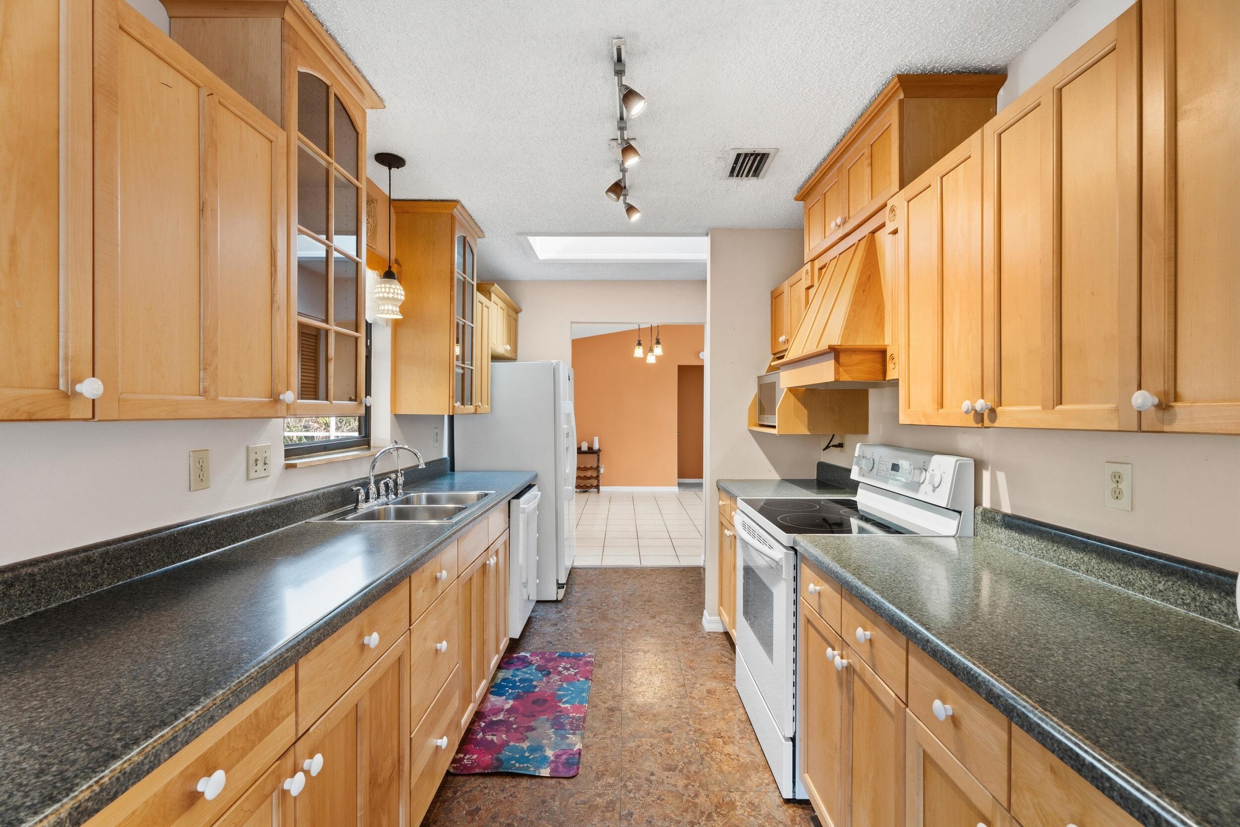 226 Del Monte Road Sebastian, FL 32958 - Photo 9 of 34 Kitchen