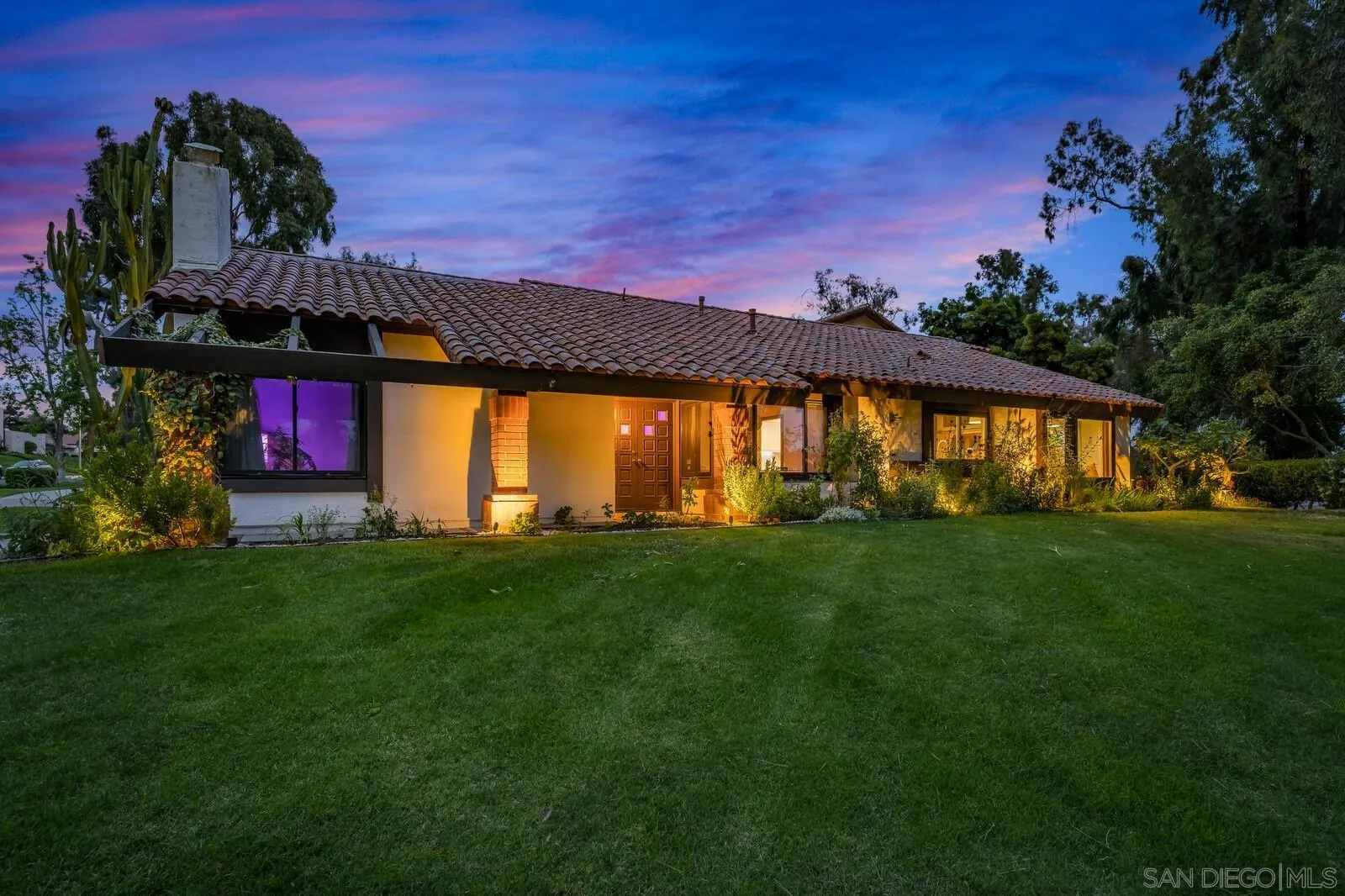 1351 Sun Valley Road Solana Beach, CA 92075 - Photo 38 of 50 a front view of house with yard and seating space