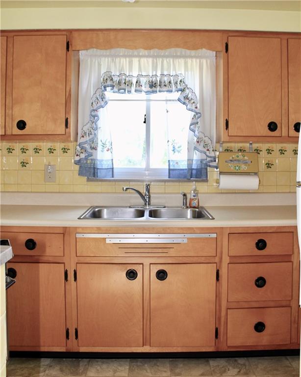 353 Lincoln Hall Road Elizabeth, PA 15037 - Photo 7 of 18 Gallery Image 7