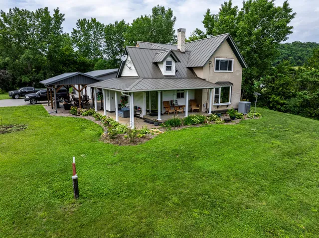 $995,000 | W25757 Bear Coulee Road, Trempealeau, WI 54661