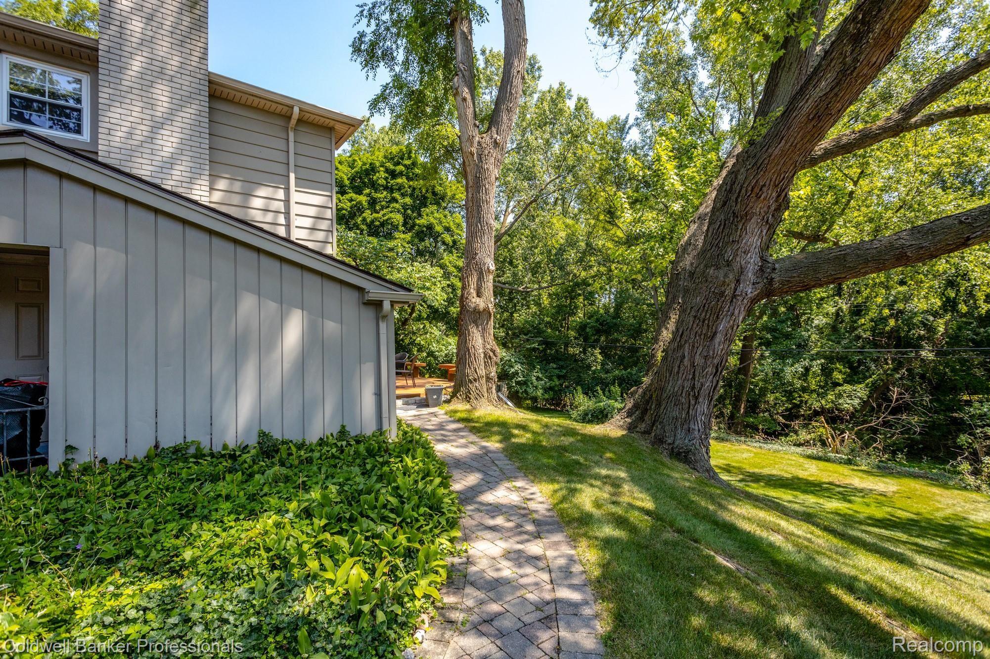 2623 Worcester Road West Bloomfield, MI 48323 - Photo 34 of 68 2623 Worcester S014.jpg