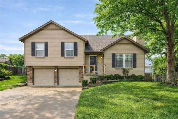 $335,000 | 1704 Northeast Stonewood Drive, Lee's Summit, MO 64086