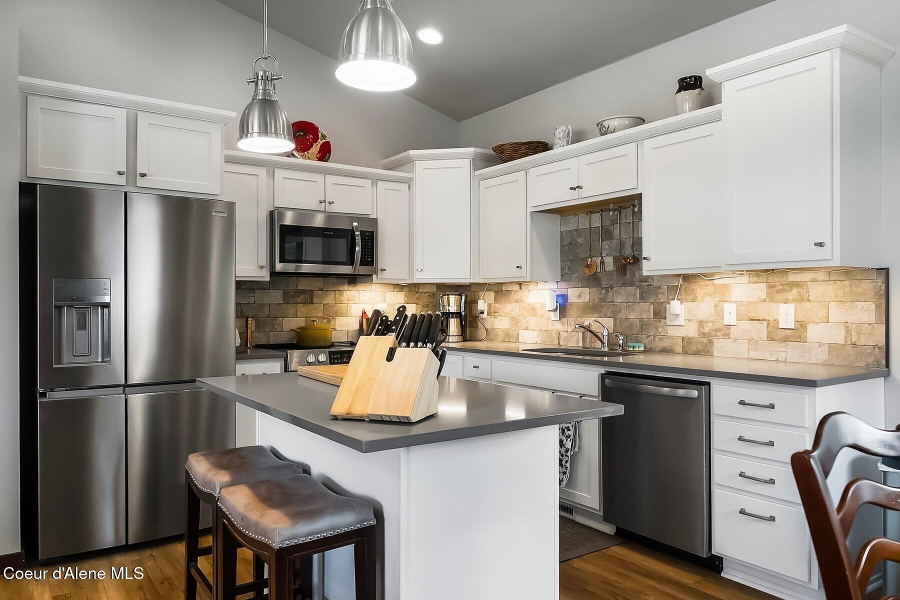 96 Rimrock Court Priest River, ID 83856 - Photo 2 of 27 Elegantly appointed Kitchen