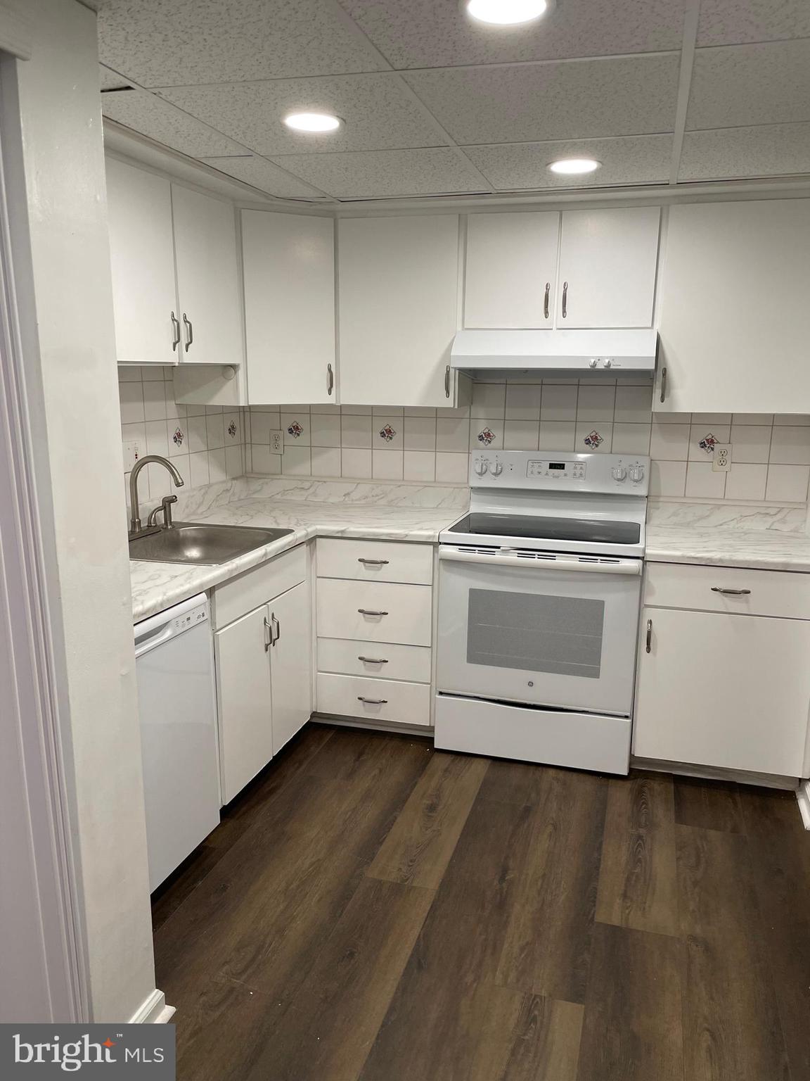 1507 Timber Creek Road Lindenwold, NJ 08021 - Photo 12 of 34