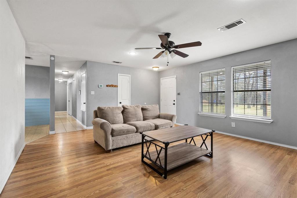 1223 Yowell Road Whitesboro, TX 76273 - Photo 9 of 30 a living room with furniture and a window