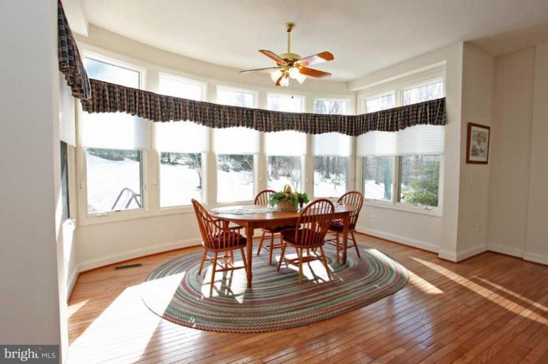 3478 Monarch Drive Edgewater, MD 21037 - Photo 2 of 17 Breakfast Area