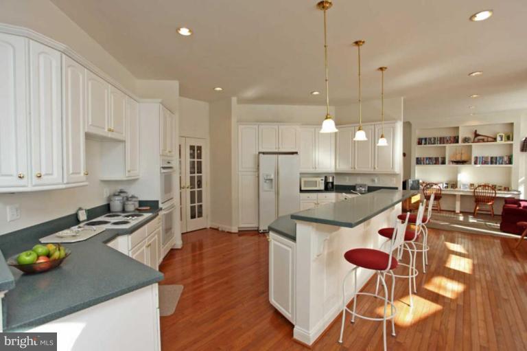 3478 Monarch Drive Edgewater, MD 21037 - Photo 11 of 17 Kitchen