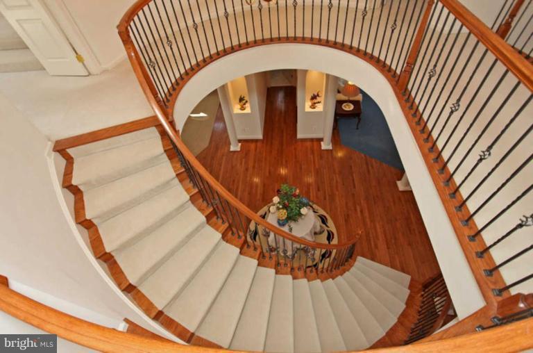 3478 Monarch Drive Edgewater, MD 21037 - Photo 15 of 17 Staircase